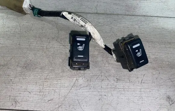 Nissan X-Trail T30 Seat heating switch 24016eq300