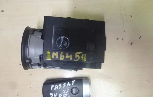 Volkswagen PASSAT B6 Ignition lock 3C0905843R M645