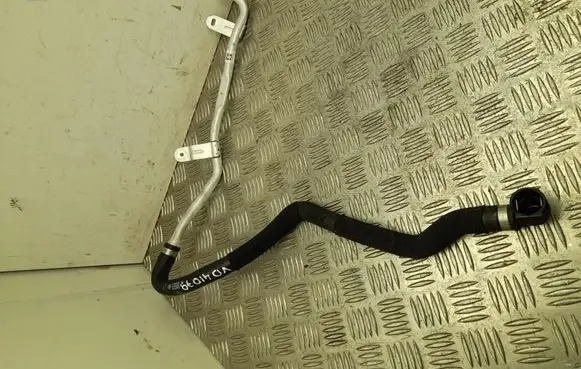 BMW 5 G60 G61 Engine coolant pipe/hose 7562171