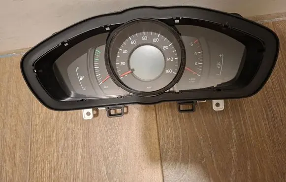Volvo V40 Speedometer (instrument cluster) 31394175