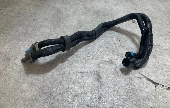 Air conditioning (A/C) pipe/hose