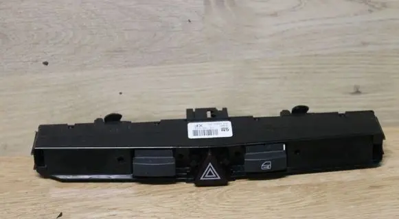 Opel Zafira B Hazard light switch 13100105