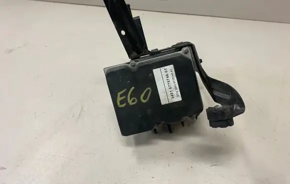 BMW 5 E60 E61 ABS Pump 6775746 6775748