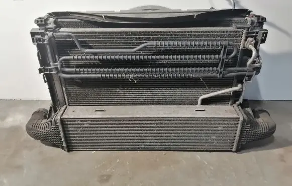 Mercedes-Benz E W212 Radiator set A2045000755