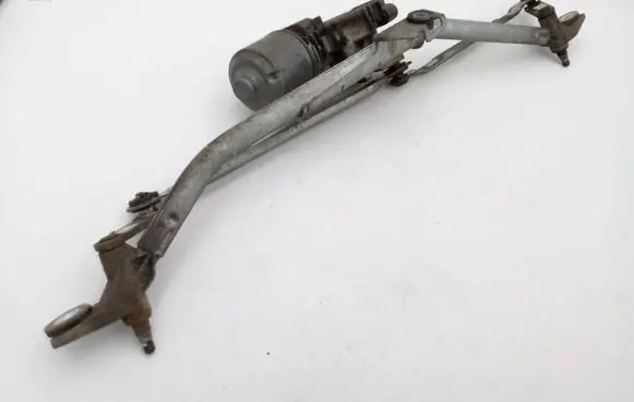 Skoda Superb B5 (3U) Front wiper linkage and motor 8D1955605B