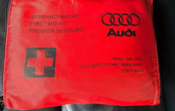 Audi A8 S8 D3 4E First aid kit 4E0860282