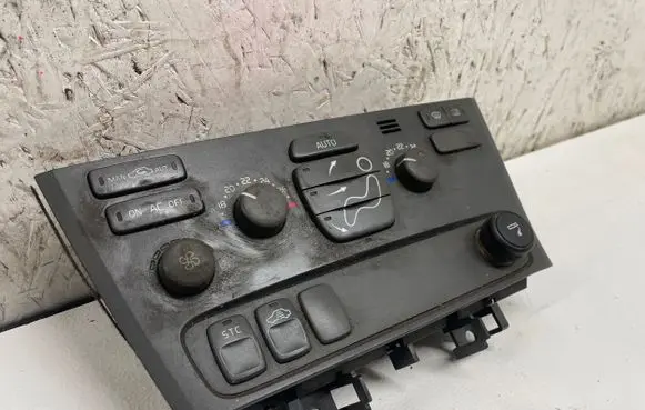 Volvo V70 Climate control unit 8682930 7923 M602DA00077