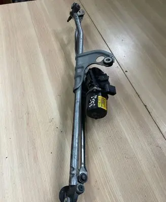 Mini One - Cooper Coupe R56 Front wiper linkage and motor 53555304