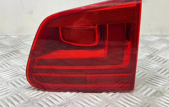 Tailgate rear/tail lights