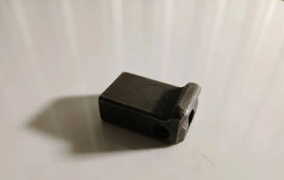 Audi A4 S4 B7 8E 8H Fuel Injector clamp holder