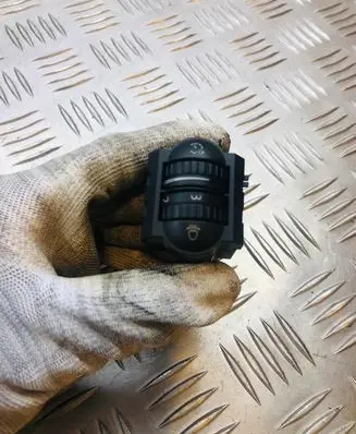 Volkswagen Golf V Headlight level height control switch 8L0971883