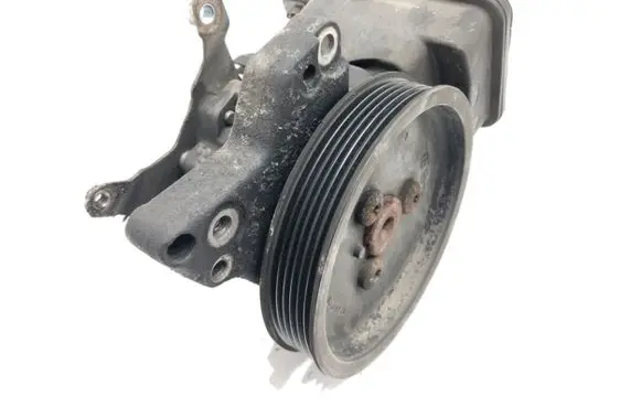 BMW 5 E60 E61 Power steering pump 7693974125
