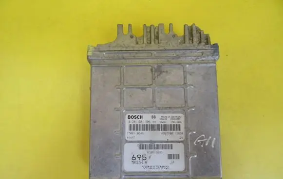 Volvo S40, V40 Engine control unit/module 0281001906 7700110648 HOM7700112630