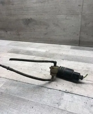 Volkswagen Golf Plus Windscreen/windshield washer pump 1J0973722