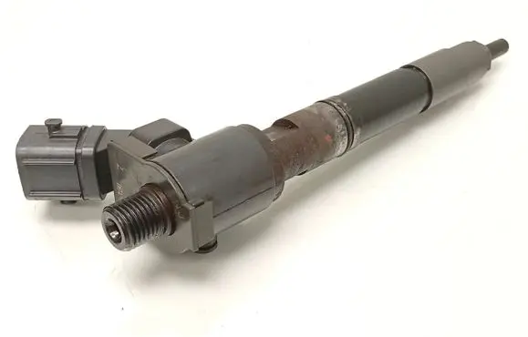 Volvo V40 Fuel injector 31452115