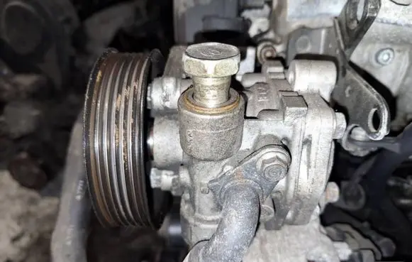 Mitsubishi Outlander Power steering pump