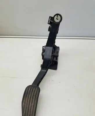 Volvo V70 Accelerator throttle pedal 6842390 nr5219