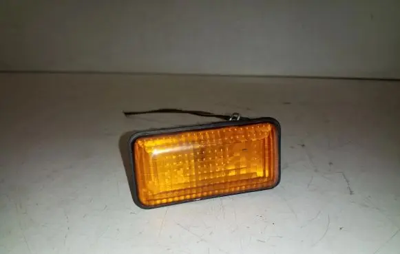 Volkswagen Golf III Front fender indicator light 1H0949117A
