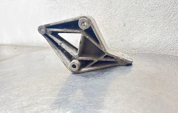 Opel Vectra B Engine mounting bracket 9224056 0047620
