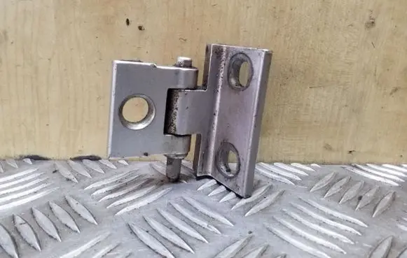 Volvo V70 Rear door lower hinge