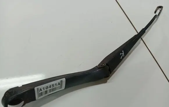 Mercedes-Benz C W203 Front wiper blade arm A2038200544