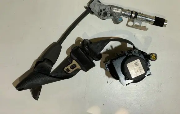 Ford Mustang VI Front seatbelt JR3B699D64