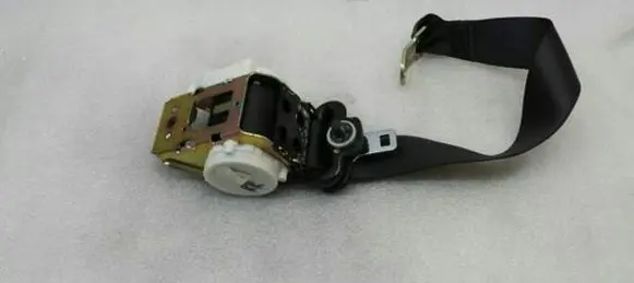 BMW 6 E63 E64 Rear seatbelt 7073542