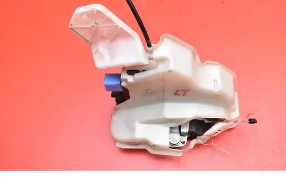 Volkswagen Golf Plus Rear door lock 7L0839015D