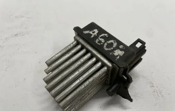 Audi A6 S6 C6 4F Heater blower fan relay 4B0820521