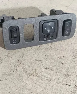 Mitsubishi Space Runner Other switches/knobs/shifts 9967B