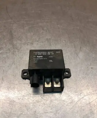 Mercedes-Benz E W211 Charging relay A0025423819 V23332A2001X14