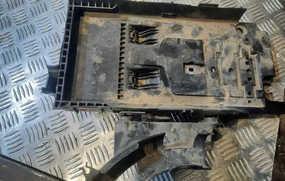 Ford Fusion II Battery tray DG9310663A