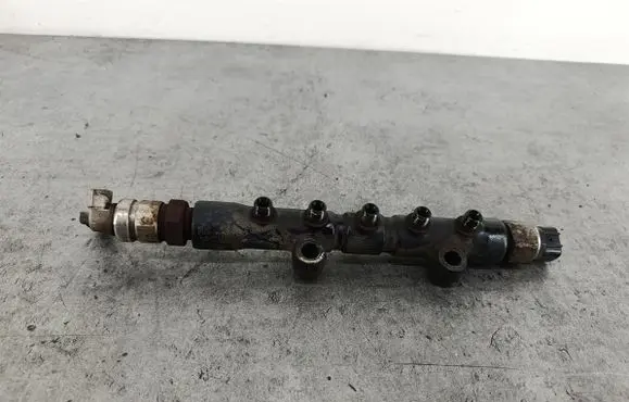 Toyota Avensis T250 Fuel main line pipe 8945860010