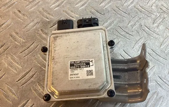 Lexus RX 450H Fuel injection pump control unit/module 8957158010