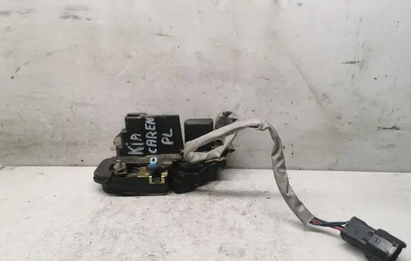 KIA Carens I Front door lock