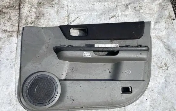 Nissan X-Trail T30 Front door card panel trim 809008H300