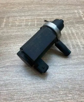 Audi A4 S4 B5 8D Turbo solenoid valve 8D0906627 72190332