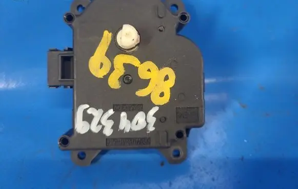 Toyota Camry Air flap motor/actuator 8710635170