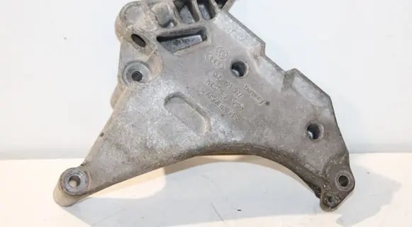 Volkswagen PASSAT B7 Engine mounting bracket 03L199207