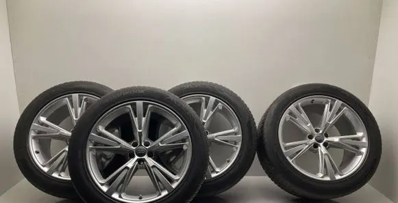 Audi Q8 R21 alloy rim 4M8601025H