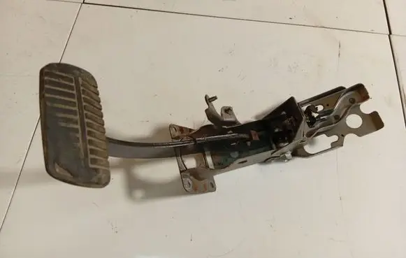 Subaru B9 Tribeca Clutch pedal 