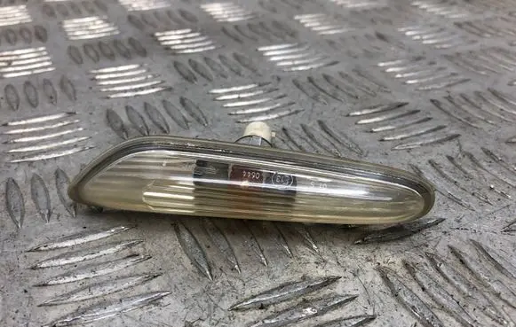 BMW 5 E60 E61 Front fender indicator light 8382104