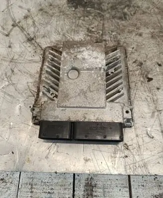 Volkswagen PASSAT B6 Engine control unit/module 6577837020