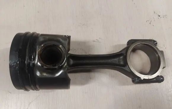 Volkswagen Touareg I Piston with connecting rod
