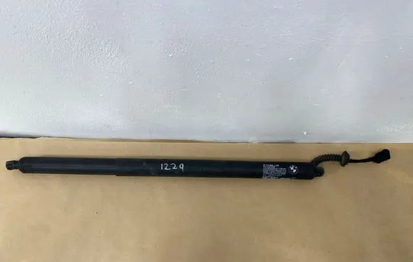 BMW 2 F46 Tailgate/trunk strut/damper 7365979