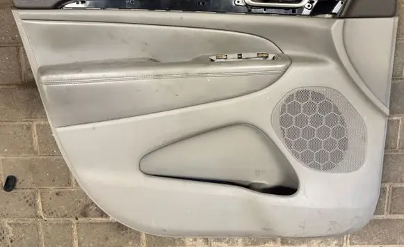Jeep Grand Cherokee Coupe rear side trim panel 1GG251D3AK 680866 DB8100WB4213160