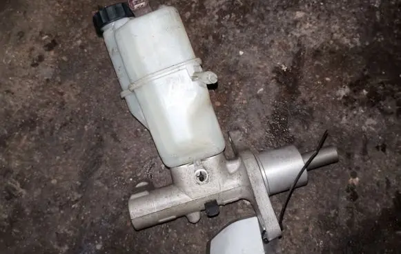 Citroen C6 Master brake cylinder