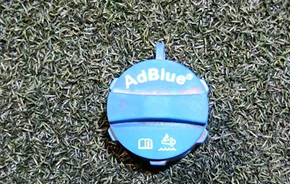 Opel Vivaro AdBlue liquid reservoir 1041641 204294967R