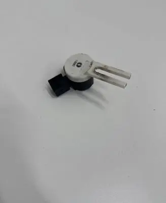 Opel Insignia A Clutch pedal sensor 25889337