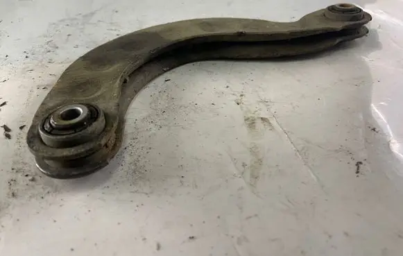 Volvo V40 Rear control arm 31406582